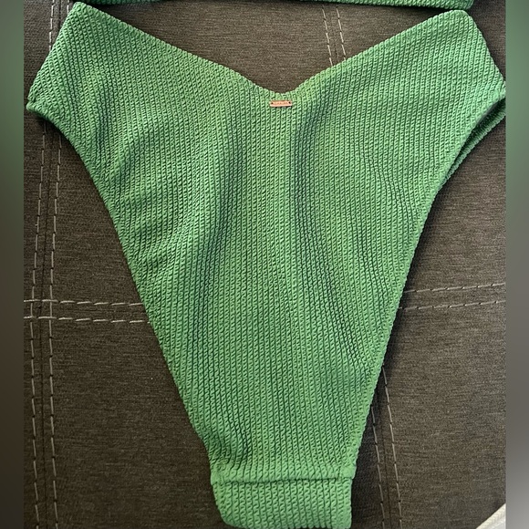 Victoria’s Secret Crinkle Brazilian Bikini Top & Bottom Grass Green Size Small - Picture 5 of 9